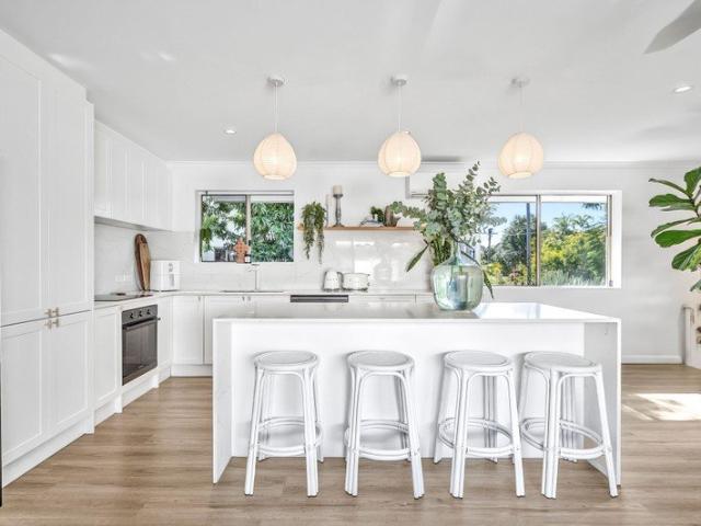 Renovated Townhouse Short Stay Approved