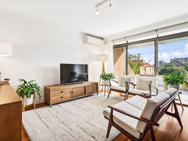 Renovated townhouse with exceptional lifestyle appeal