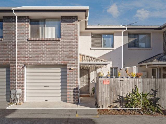 Renovated Townhouse with Study, Private Courtyard & Low Body Corporate
