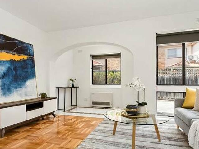 RENOVATED TOWNHOUSE