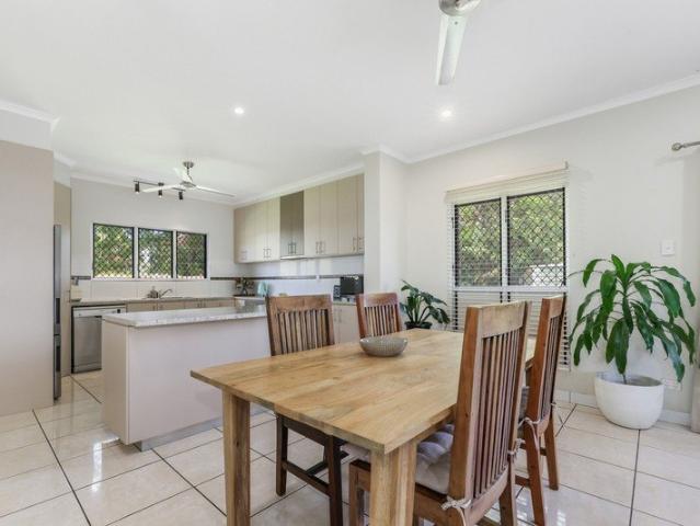 RENOVATED TO IMPRESS! IMMACULATE FAMILY HOME ON A MASSIVE 831sqm BLOCK!