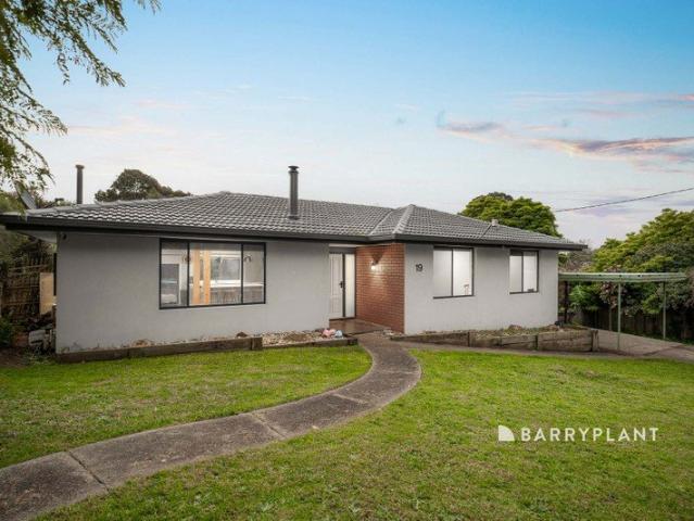 Renovated to Impress on a Rare 1,087m² Allotment