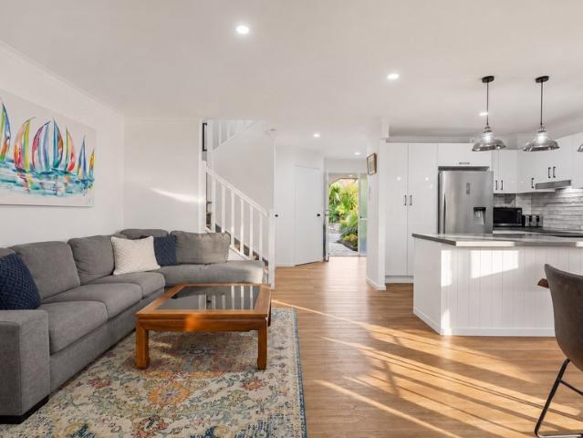 Fully Renovated Townhouse with Generous Yard Unmissable Opportunity Will Be Sold!