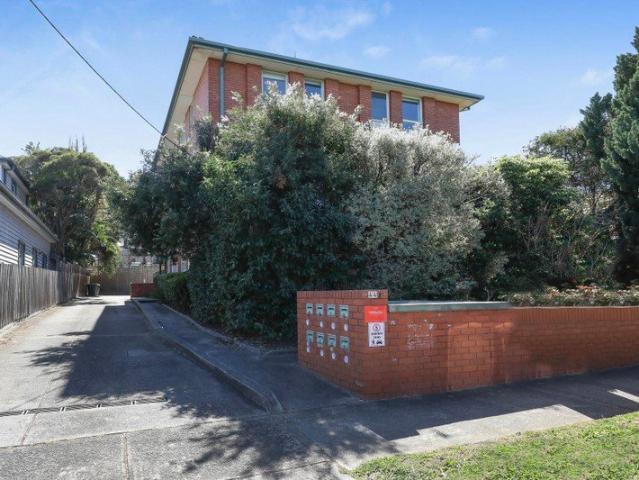 RENOVATED TOP FLOOR OASIS WALK TO THE STATION!