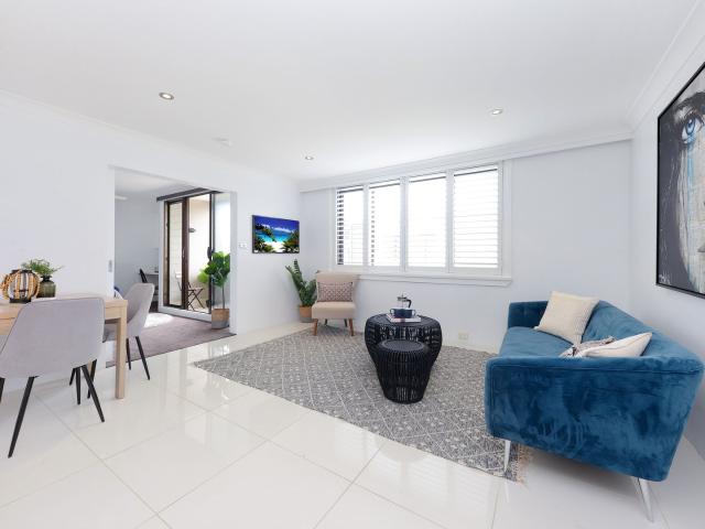 Renovated Top Floor Apartment