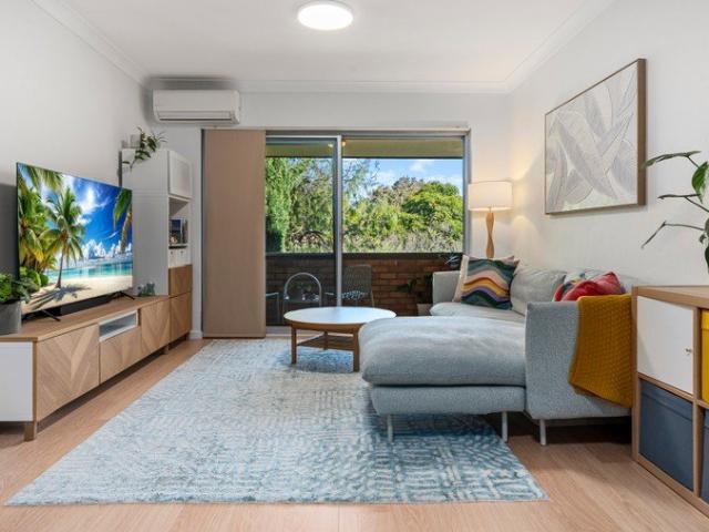 Renovated Top Floor Apartment with Leafy Outlook
