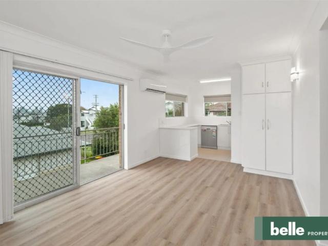 Renovated Top Floor Apartment with Spectacular City Views