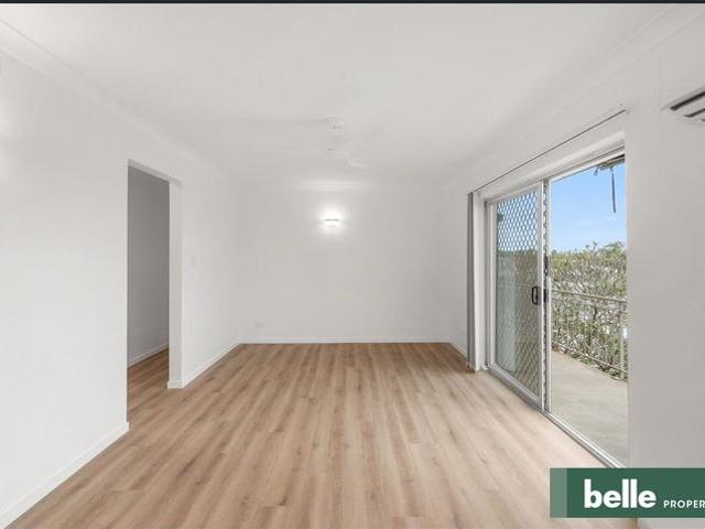 Renovated Top Floor Apartment with Spectacular City Views