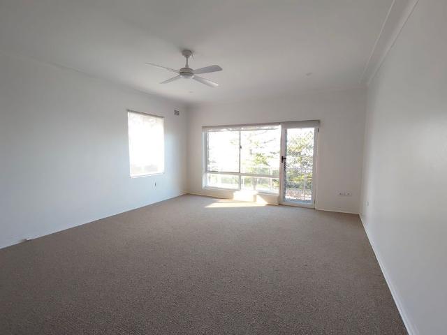 Renovated top floor front facing with open views