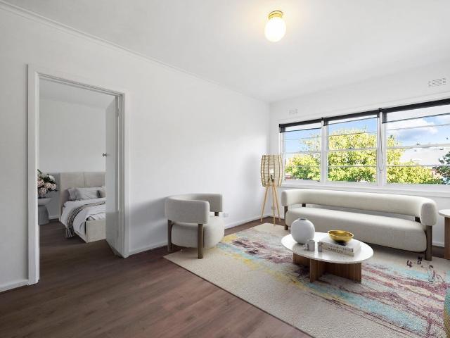 Renovated Top Floor Living in the Heart of Elwood