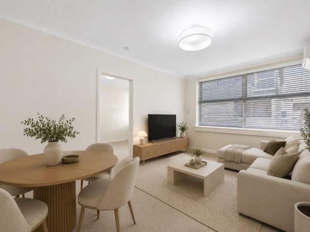 Renovated Top Floor Living in a Prime St Kilda Location