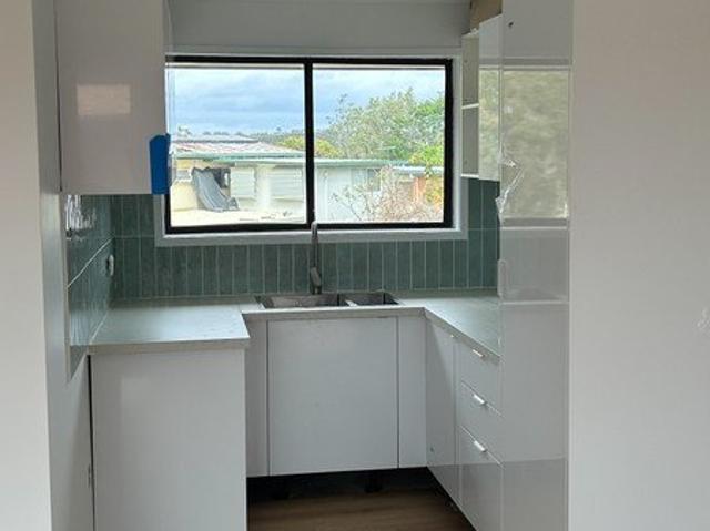 Renovated Top Floor 2 Bedroom Unit!