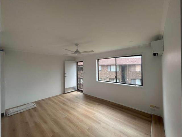 Renovated Top Floor 2 Bedroom Unit!