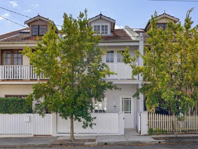 Renovated terrace with north facing courtyard
