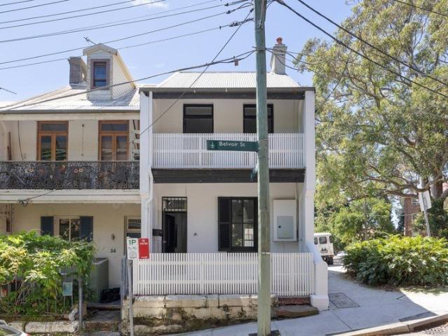 Renovated terrace / end row position / northerly courtyard