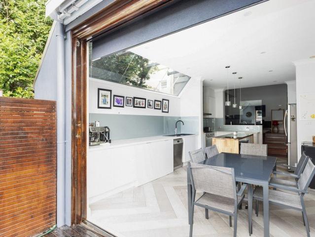 Renovated terrace in top city position