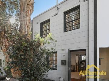 Renovated terrace in fantastic location /Crown Street Precinct