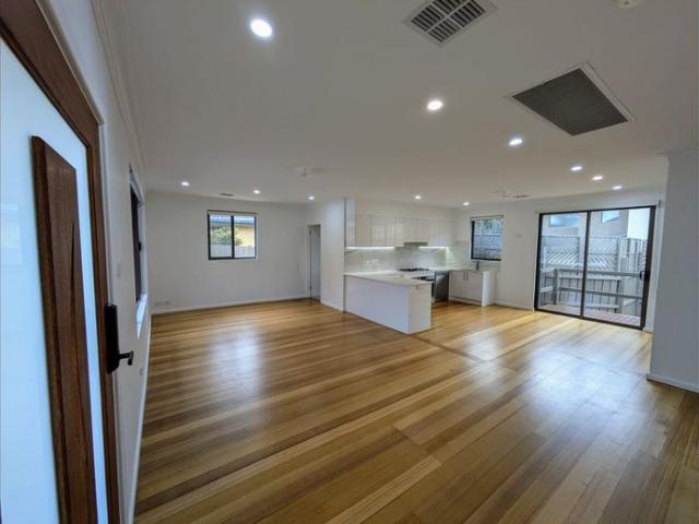Modern 3 bedroom Unit in double school zone Mount waverley Primary and Secondary Schools