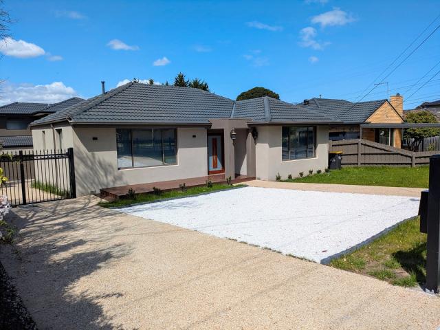 Renovated Three Bedroom Unit in Coveted Mount Waverley Secondary College Zone