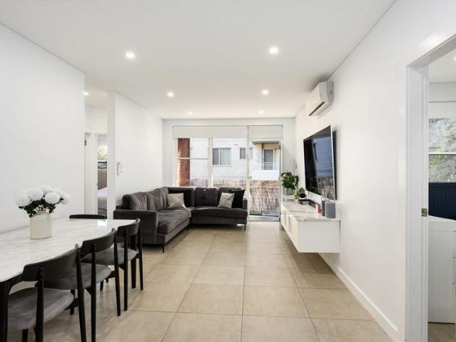 RENOVATED THREE BEDROOM APARTMENT