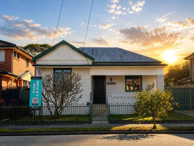 Renovated Three Bedroom Family Home with Swimming Pool