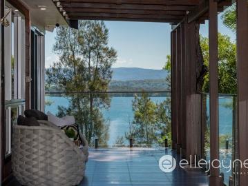 RENOVATED THREE BEDROOM HOME WITH LAKE VIEWS, DUAL OCCUPANCY POTENTIAL, ELEVATOR AND BRILLIANT TIMBER DECK ON WATERFRONT RESERVE BLOCK
