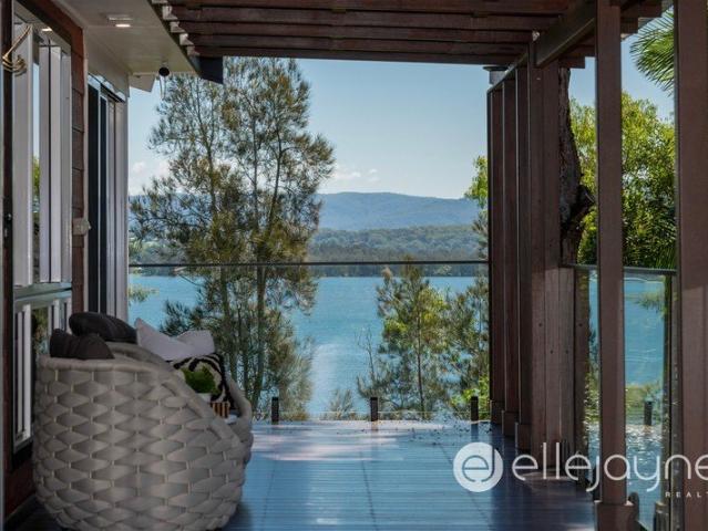 RENOVATED THREE BEDROOM HOME WITH LAKE VIEWS, DUAL OCCUPANCY POTENTIAL, ELEVATOR AND BRILLIANT TIMBER DECK ON WATERFRONT RESERVE BLOCK