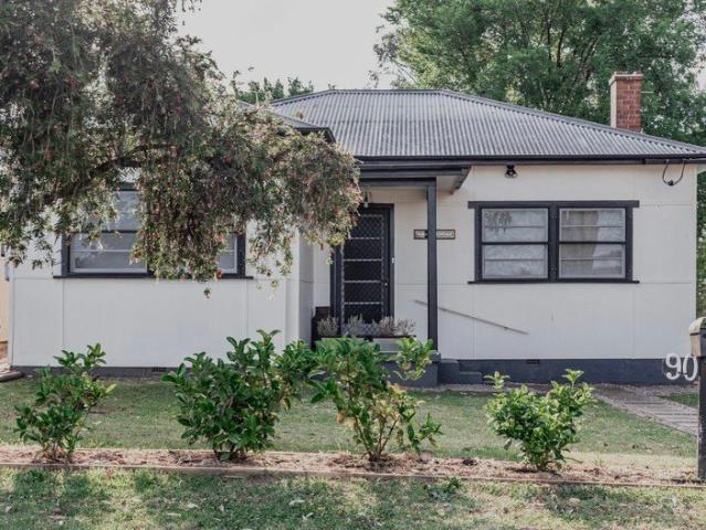 Renovated Throughout and Rear Lane Access