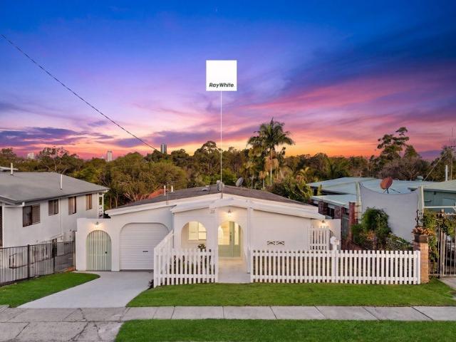 RENOVATED TSS PRECINCT ENTERTAINER WITH DUAL LIVING & INCOME POTENTIAL