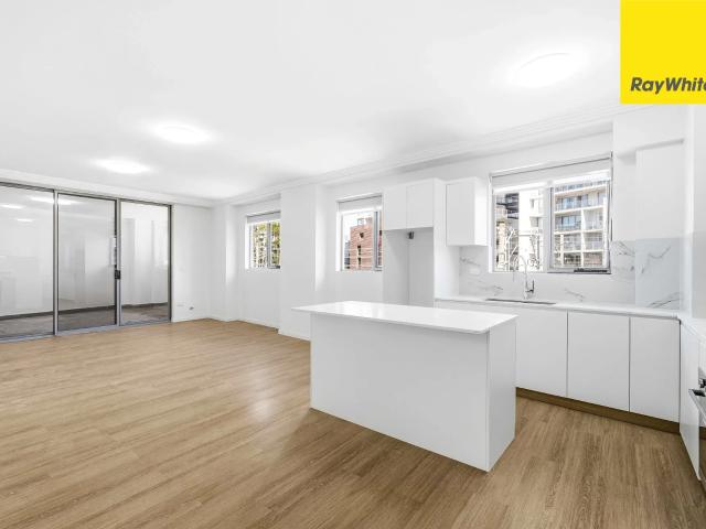 Renovated Two Bedroom Apartment Only 250 Meter Walk To Station Central and Convenient