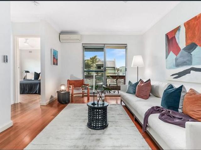 Renovated Two Bedroom Apartment in Prime Newtown Location