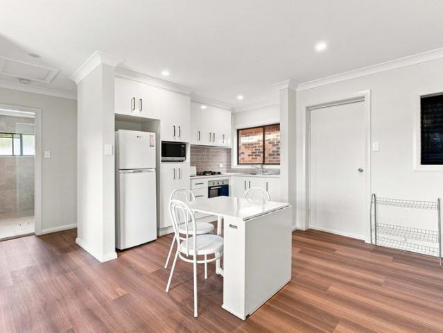 Renovated Two Bedroom Apartment Walk to Town