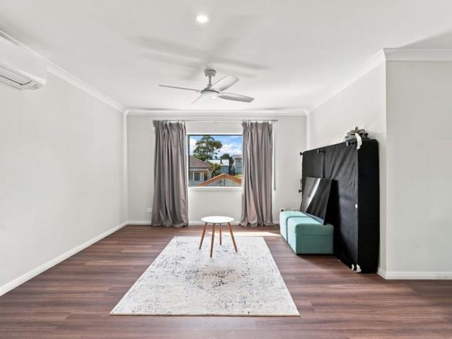 Renovated Two Bedroom Apartment Walk to Town