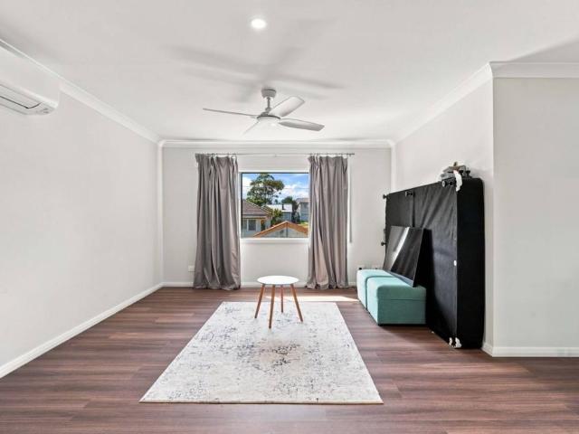 Renovated Two Bedroom Apartment Walk to Town