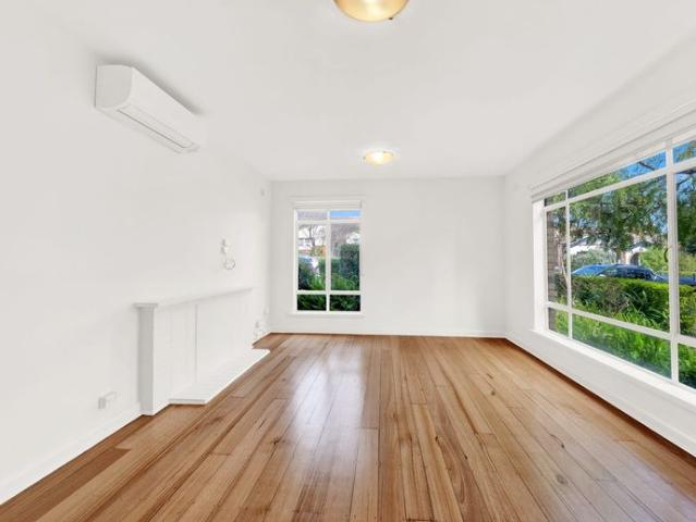 Renovated two bedroom apartment with garage – leafy Hawthorn East lifestyle