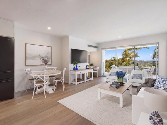 Renovated two bedroom apartment with exceptional views