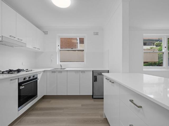 Renovated Two Bedroom Apartment With Parking