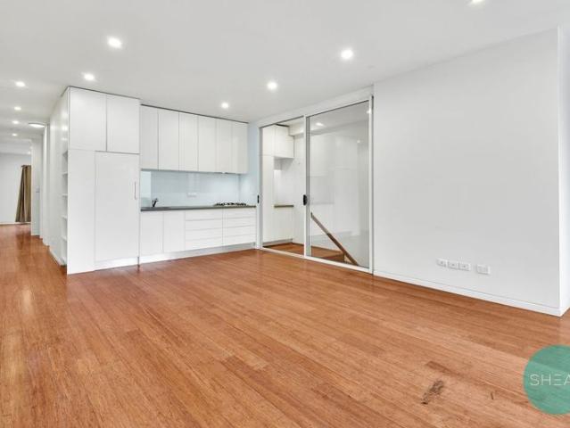 RENOVATED TWO BEDROOM APARTMENT | 140M TO ROSEVILLE STATION