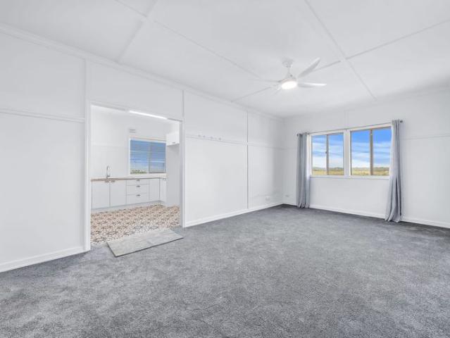 RENOVATED TWO BEDROOM UNIT WITH TWEED RIVER VIEWS AVAILABLE NOW