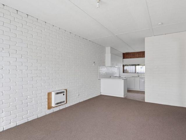 Renovated Two Bedroom Unit in Convenient Shepparton Location
