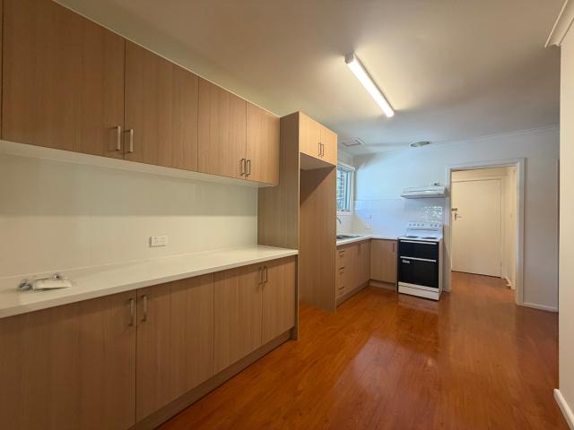 Renovated Two Bedroom Unit in Prime Glen Waverley Location
