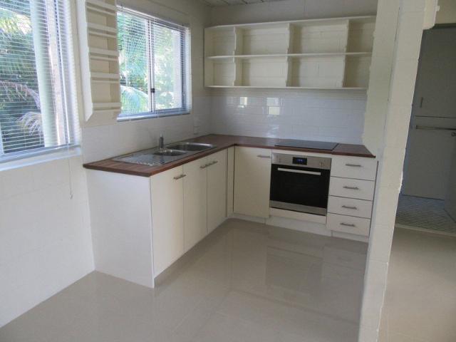 Renovated Unit with Leafy Outlook, Close to CBD
