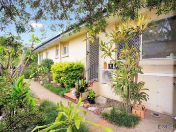 Renovated Unit with Private Courtyard