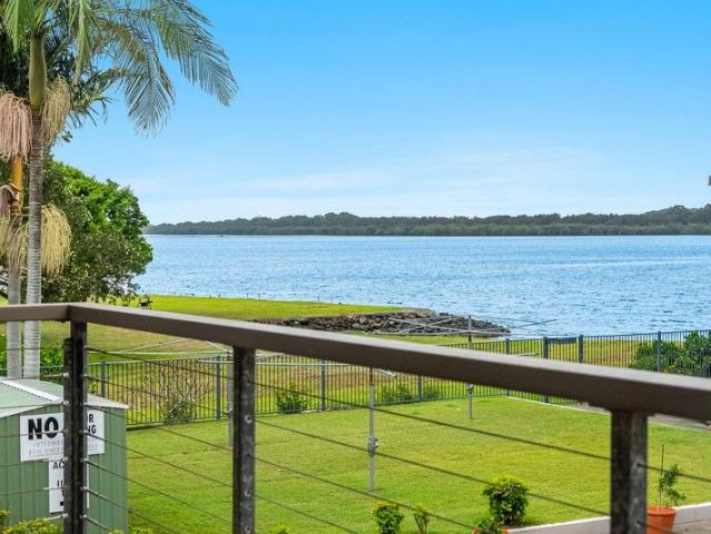 Close to Town with Stunning River & Park Views