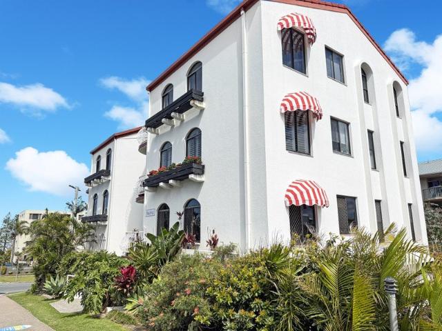 Renovated unit with water views in Caloundra