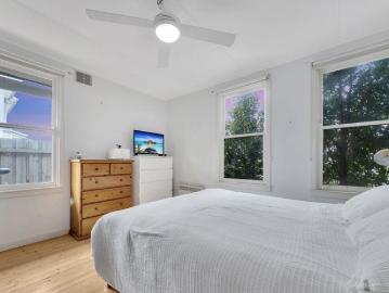 RENOVATED UNIT CLOSE TO PRINCESS HIGHWAY