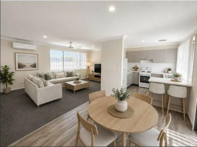 Renovated Unit Close to Shops
