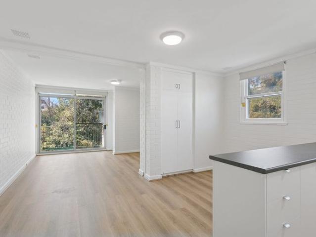 RENOVATED UNIT IN THE HEART OF MOSMAN PARK