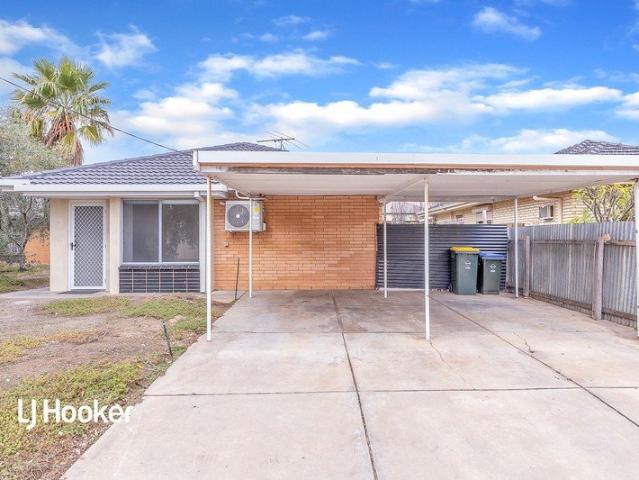 RENOVATED UNIT JUST A SHORT STROLL TO THE BEACH!