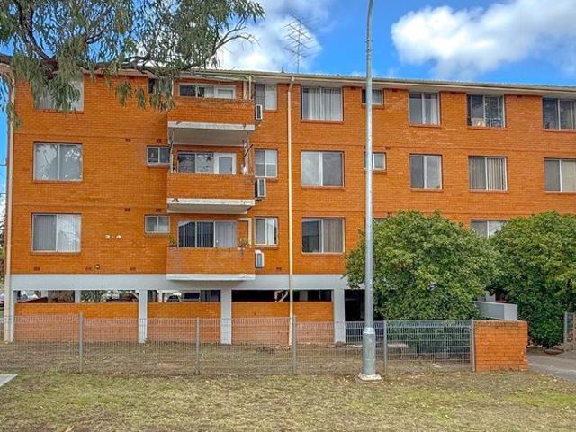 RENOVATED UNIT LEVEL 1 MINUTES WALKING TO CABRAMATTA STATION